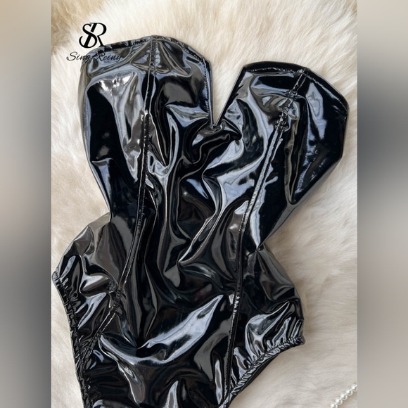 SEXY BLACK FAUX LEATHER CORSET BODYSUIT - Picture 2 of 4